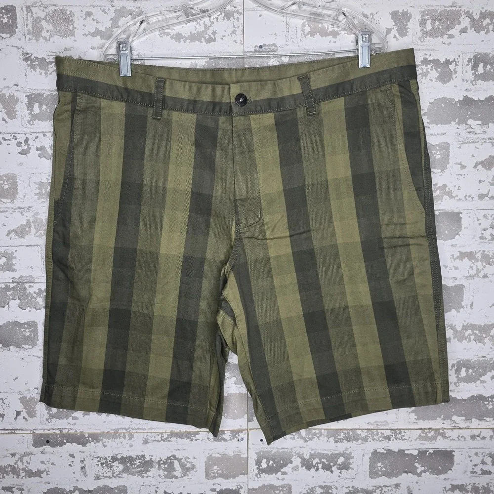 The North Face Mens Green Plaid Cotton Stretch Shorts Outdoor Hiking Travel 40